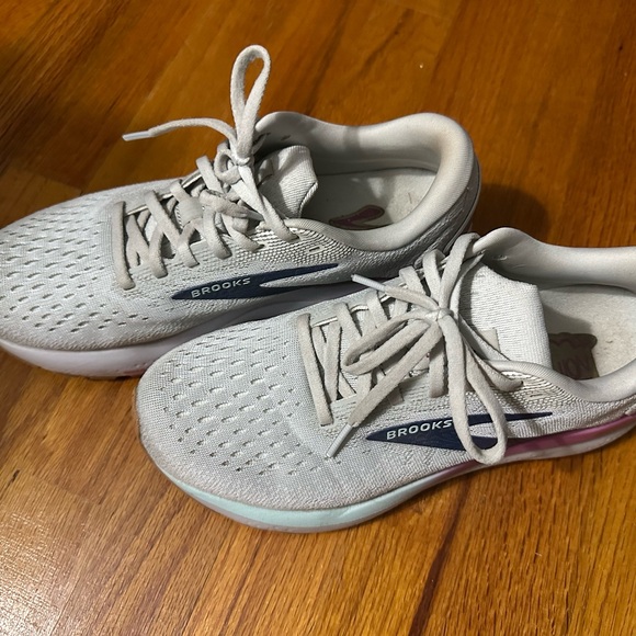 Brooks Women's Athletic Shoes - White and Purple - Picture 2 of 3